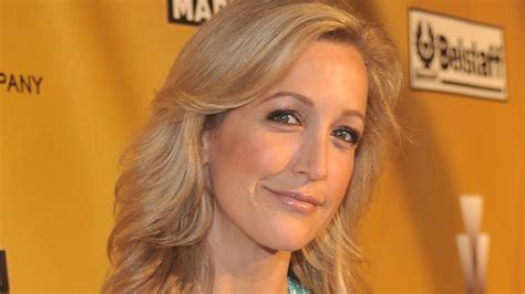 lara spencer nude|Lara Spencer suffers wardrobe malfunction live on GMA and。